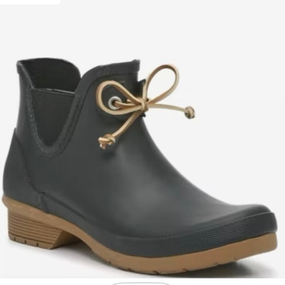 NWOB Women’s Chooka Downtown Rain Boot in Black SZ 7